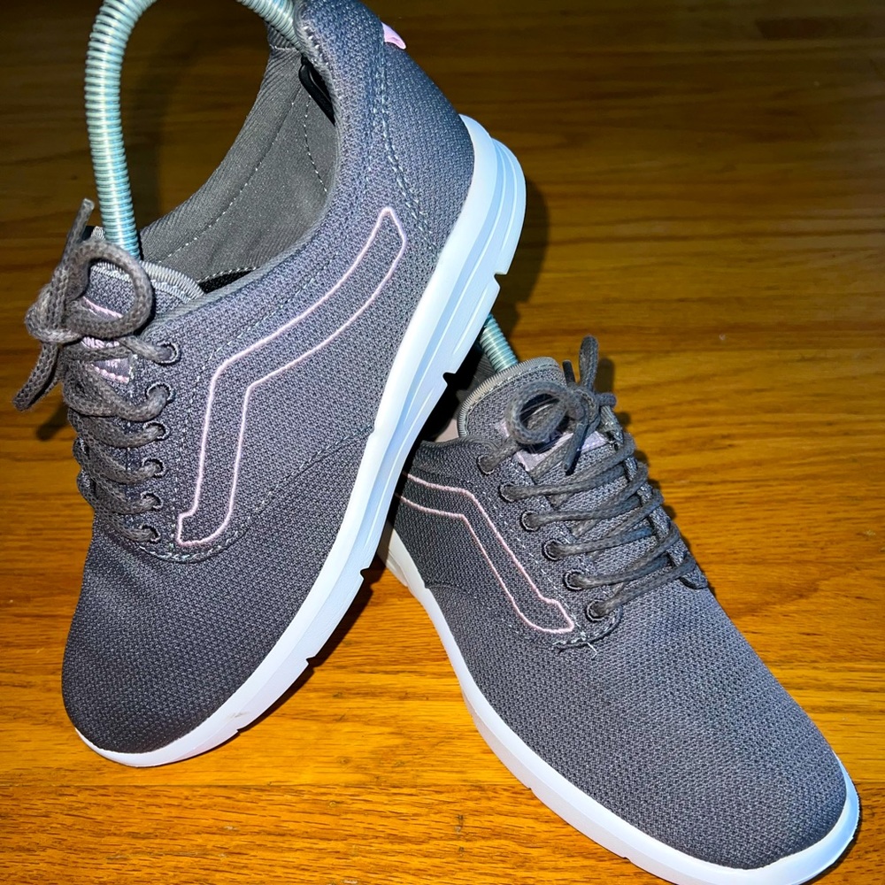 Vans of the Wall Womens Gray/Pink UltraCush Mesh Lite Sneakers Sz 8 EUC